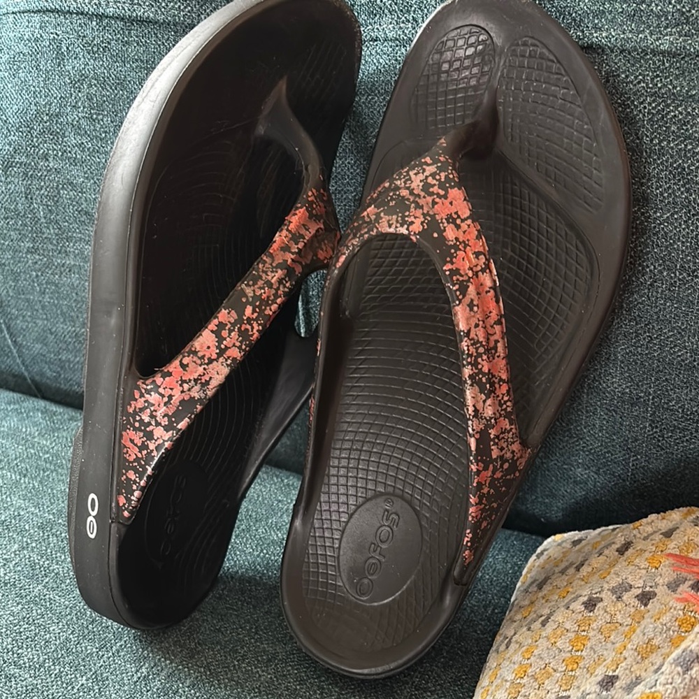 Oofos Black and Pink Sandals